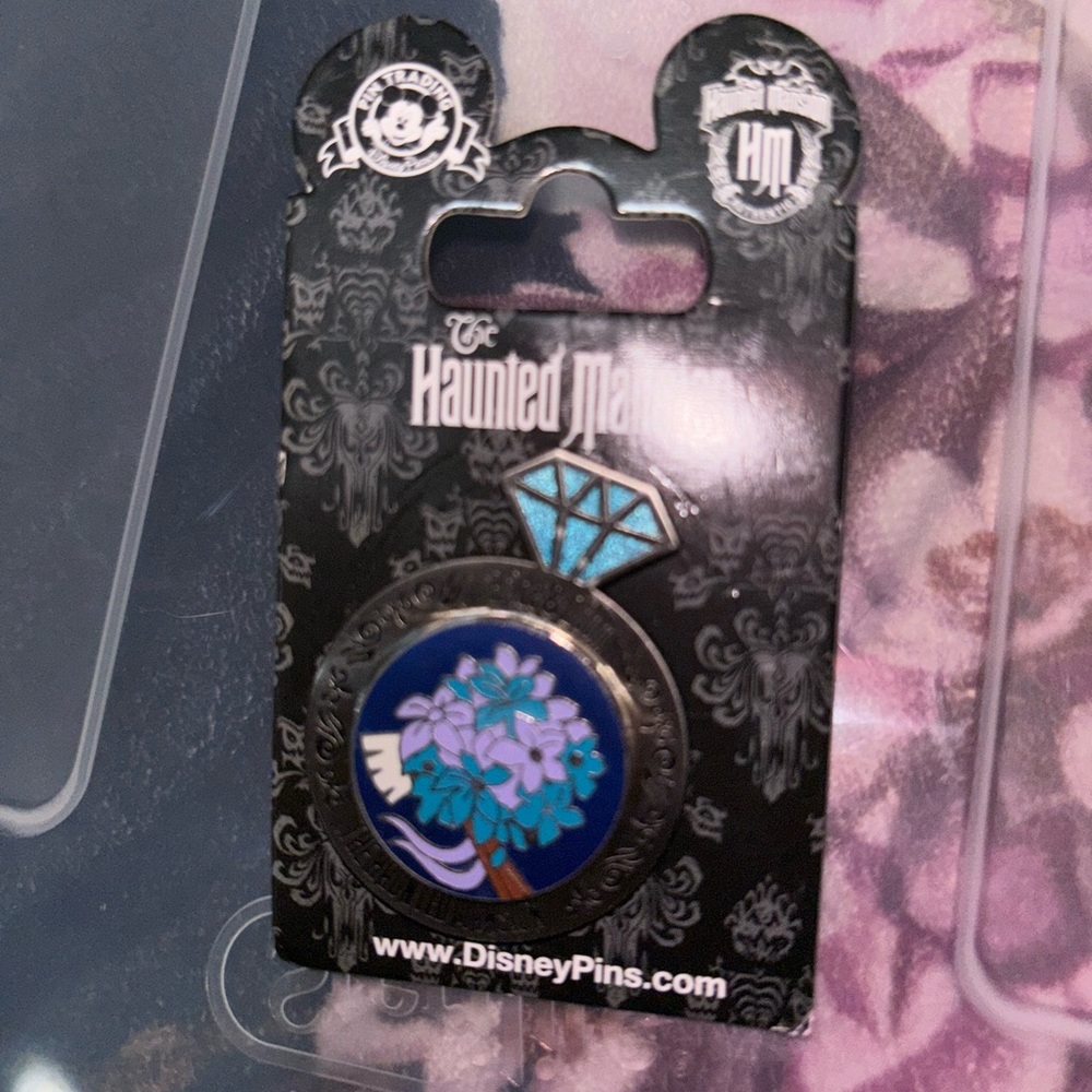 Disney Haunted Mansion - Bride And Doom - Wedding Ring Pin (2017) - Picture 4 of 7